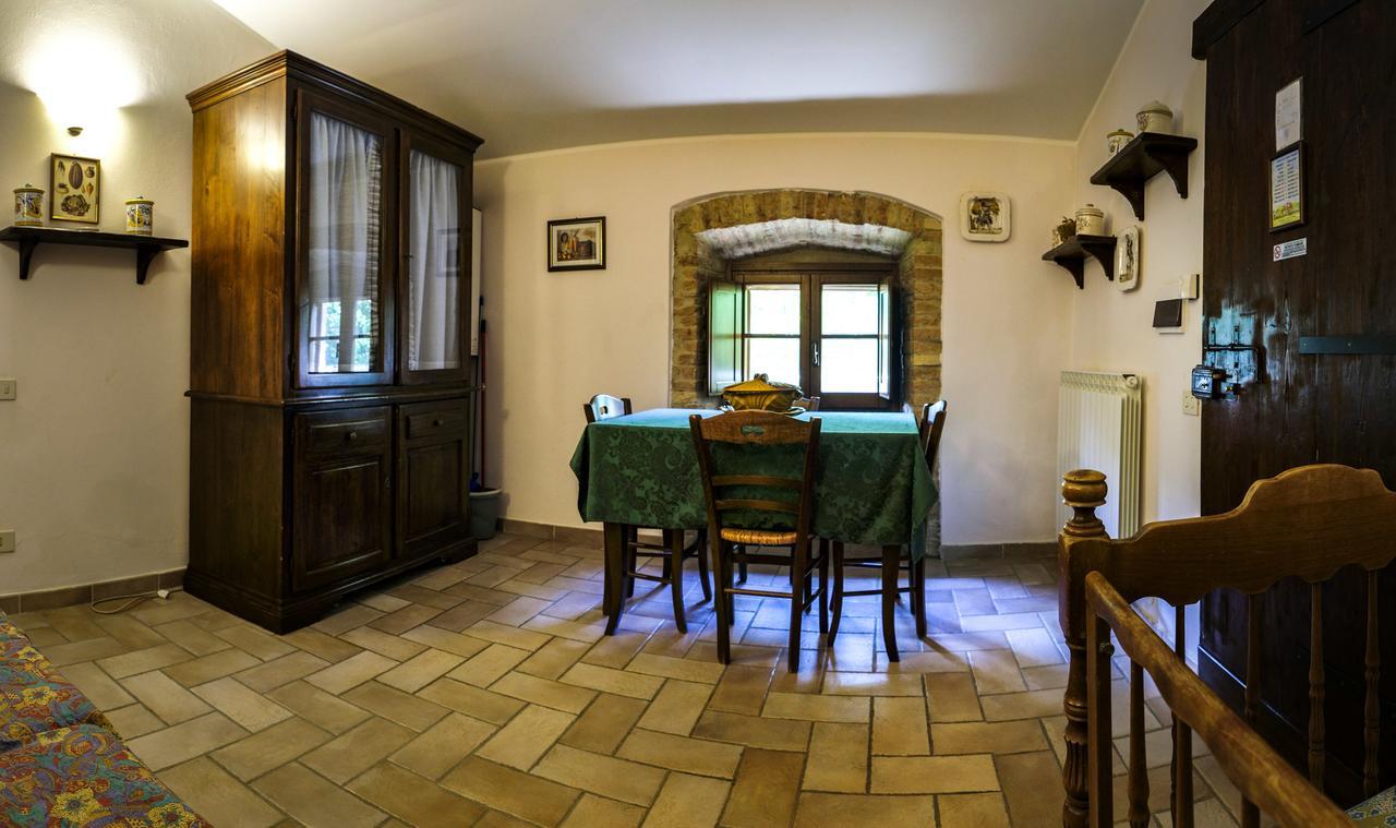 Agriturismo Casale Dei Frontini San Terenziano エクステリア 写真